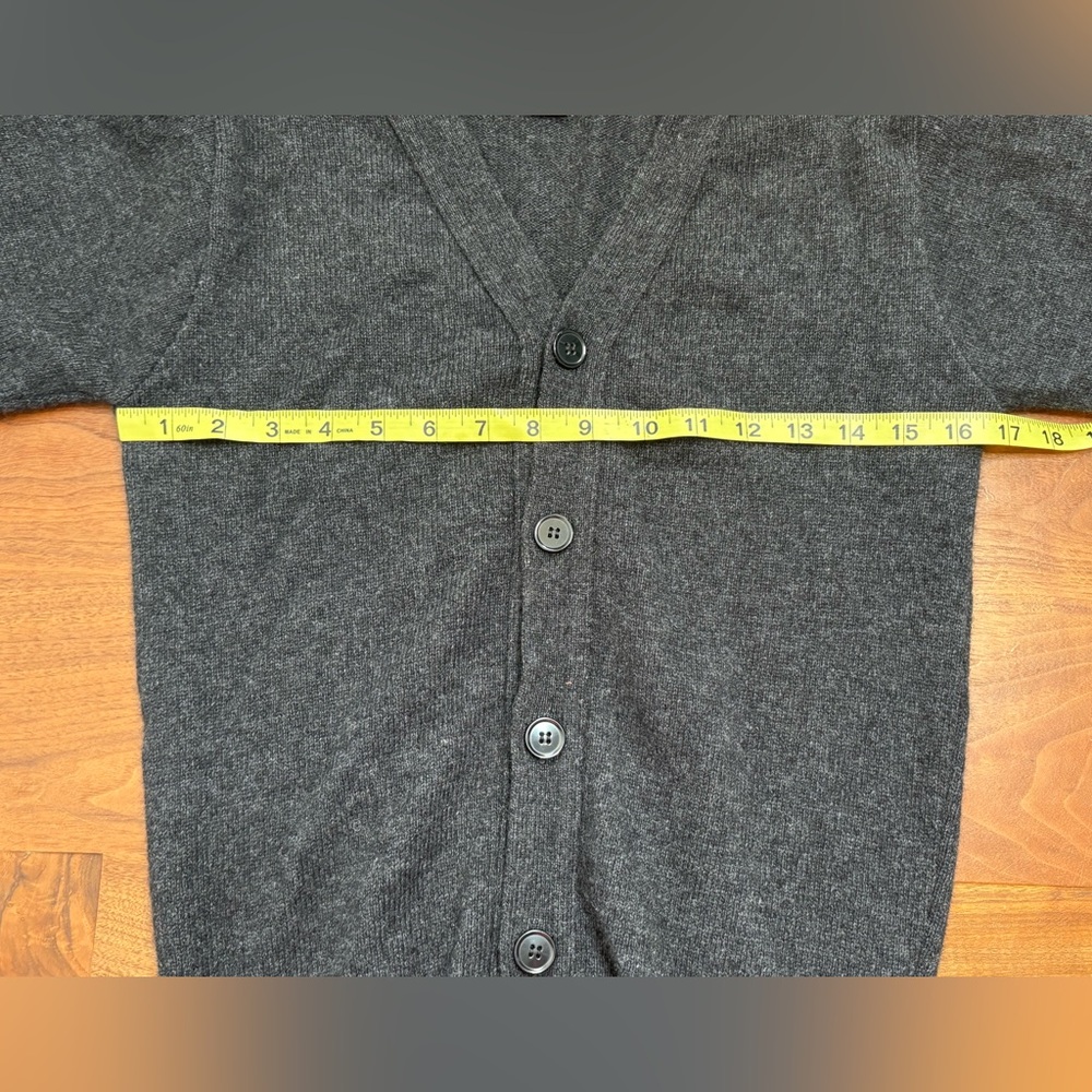 The Wizarding World of Harry Potter Gryffindor Cardigan Sweater - Picture 9 of 10